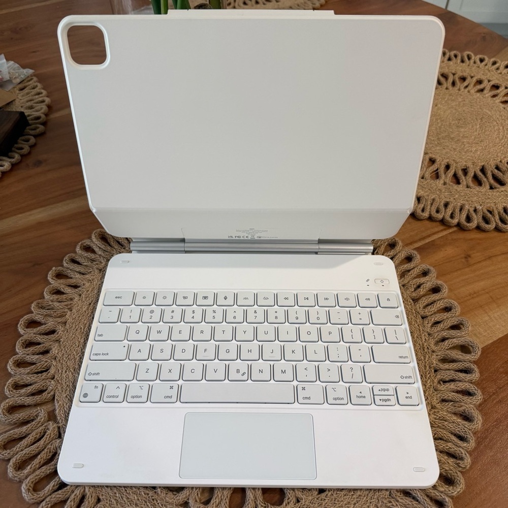 ESR White Tablet Keyboard Case
